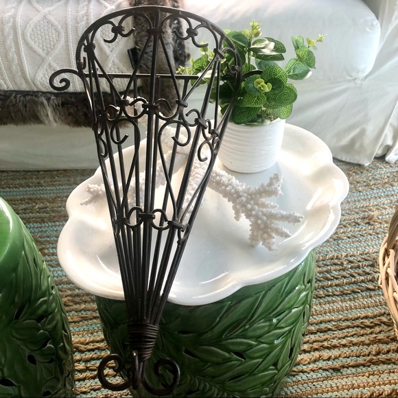 NWT Large Ornate Metal Cone Shape Bronze Garden Flower Wall Architectural Urn - Picture 4 of 9